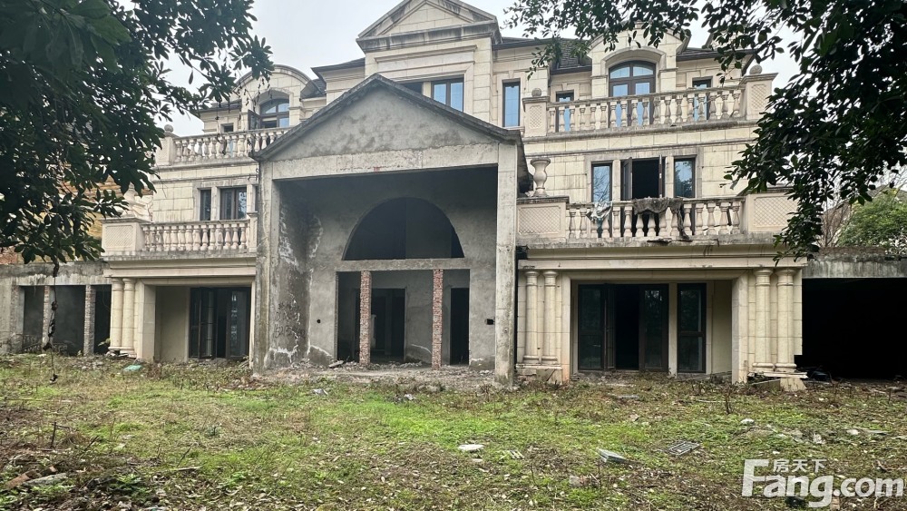 融创博爵堡7室2厅5卫毛坯690万元